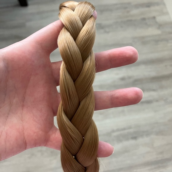 Accessories - NWT Braided hair headband w/ adjustable strap in dark ash blonde